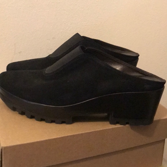 Donald Pliner clog style shoe, black suede - Picture 5 of 5